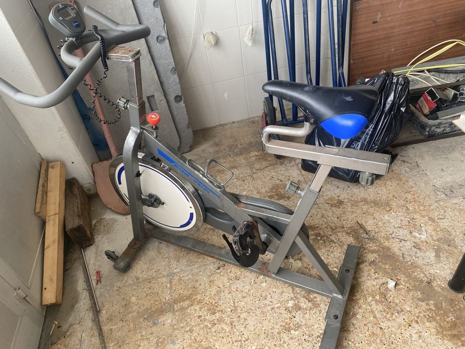 Ofereço bicicleta de treino a funcionar