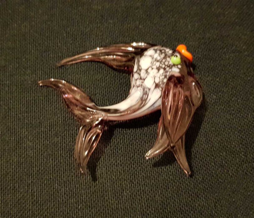 Peixe de vidro soprado manualmente