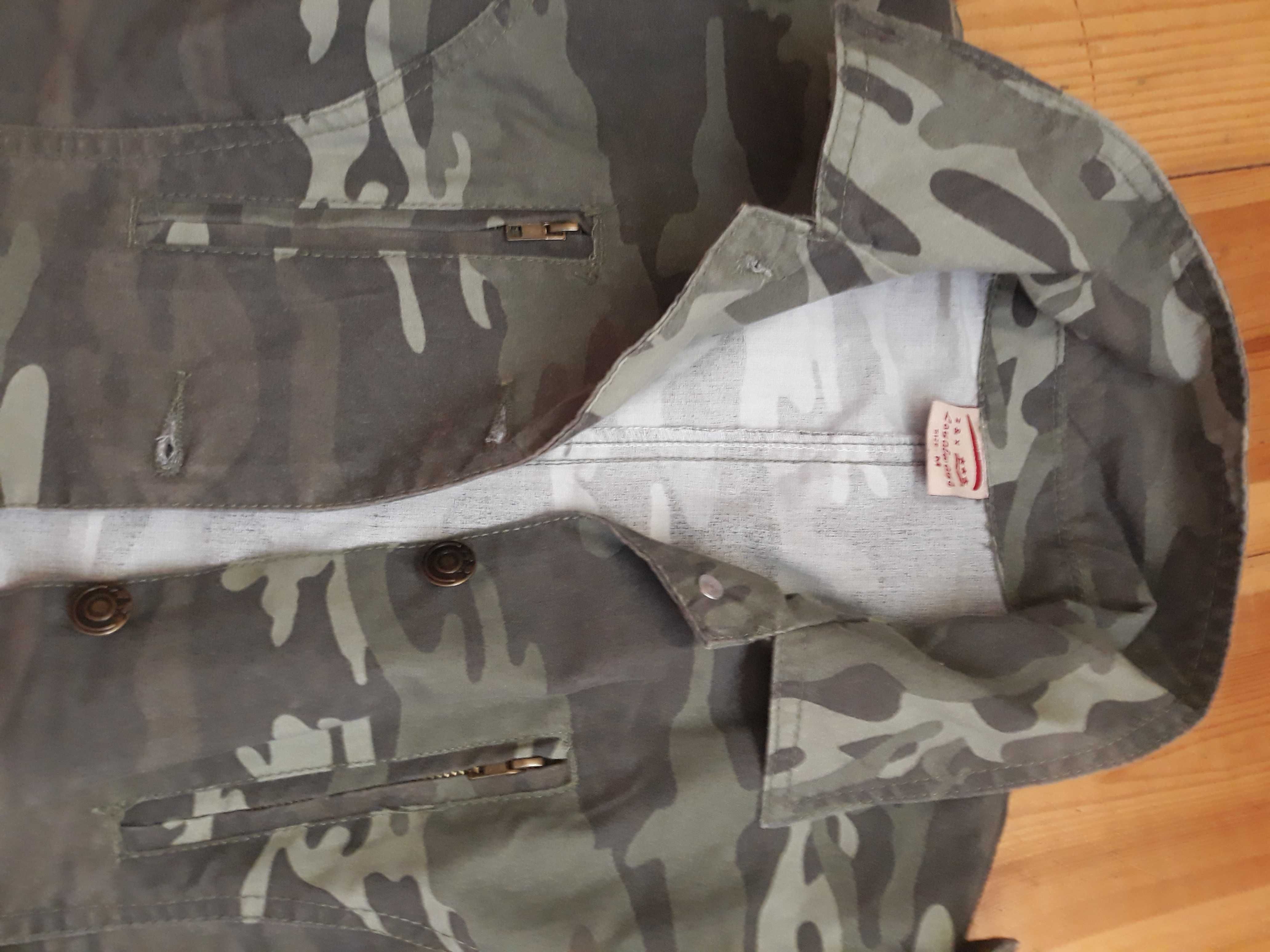 Bluza moro.