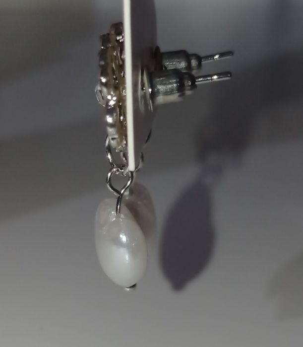 Nowe kolczyki srebrne wiszące kwiatki z diamenckiem białe serca stal