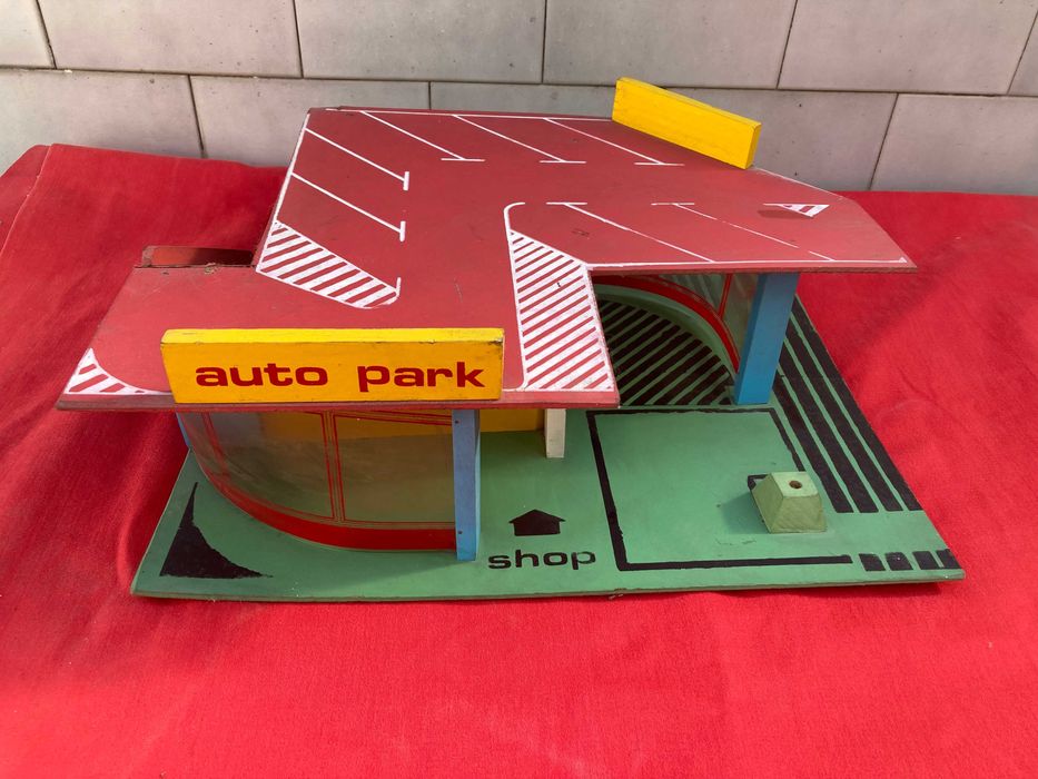 Rara Garagem Shell em madeira da marca Portuguesa Soinca Antiga