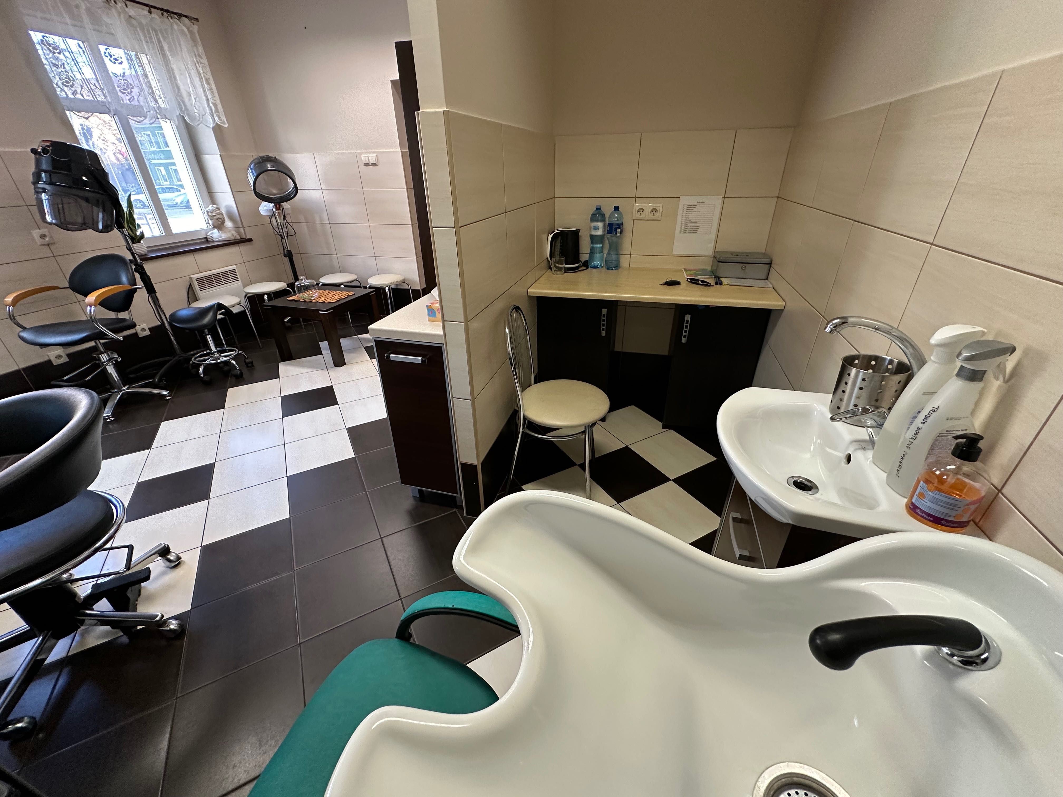 Lokal bezczynszowy Salon fryzjerski Barber na sprzedaż centrum Otyń