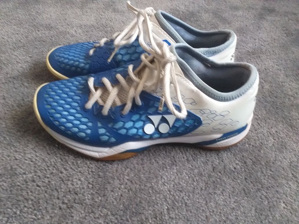 Damskie buty do badmintona YONEX rozm. 38