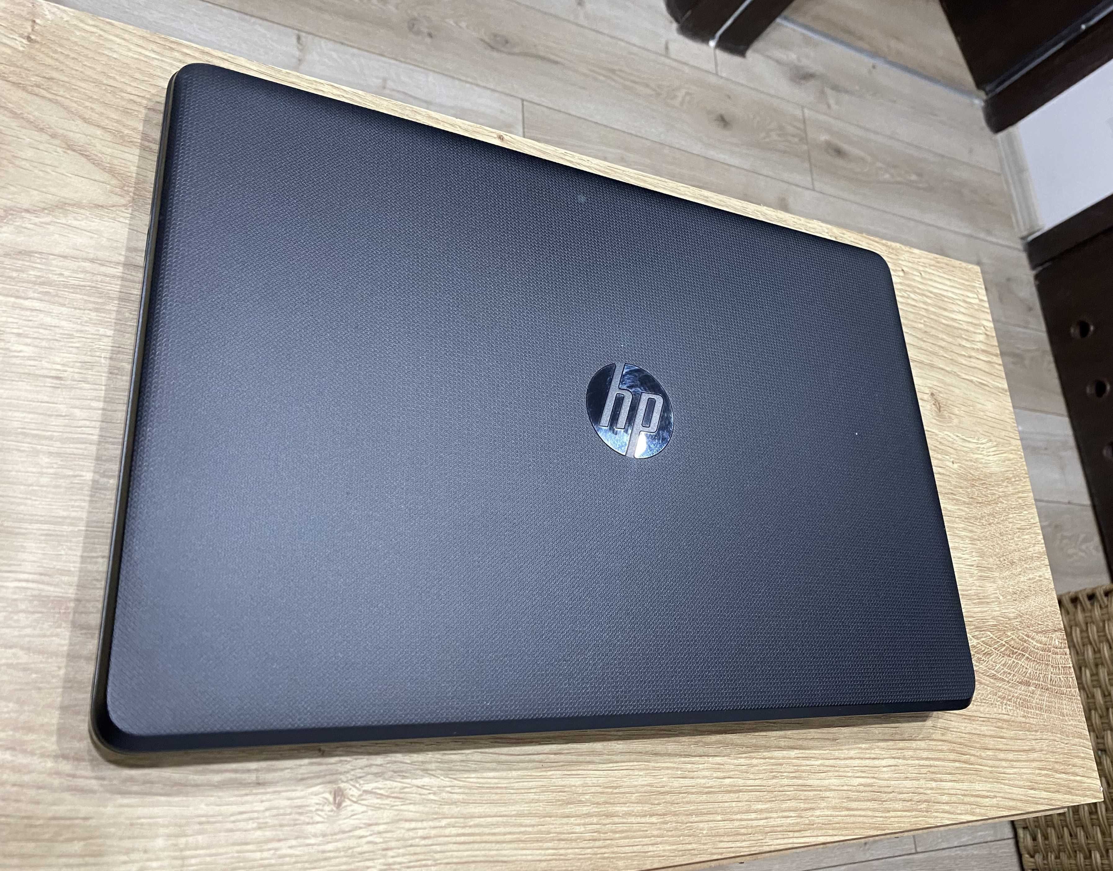 HP 15-bs152nw, i3 4x2.0, 8 GB RAM, SSD 256 GB