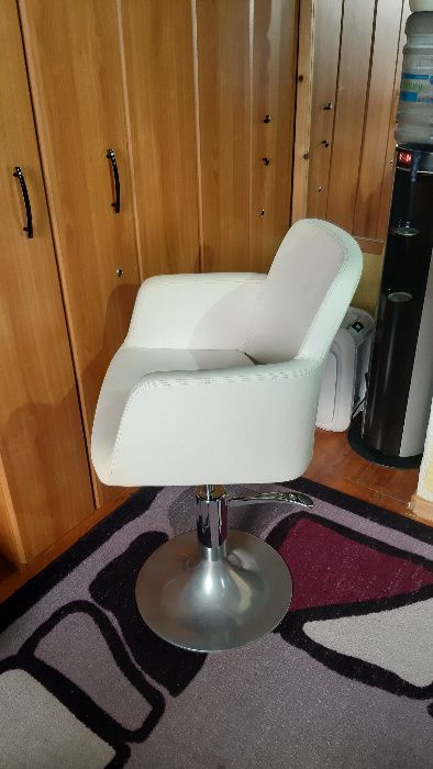 Fotel Skórzany fryzjerski kosmetyczny skóra biały