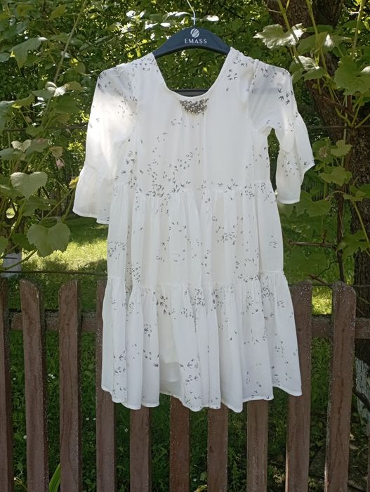 Продам святкову сукню ,розмір 140