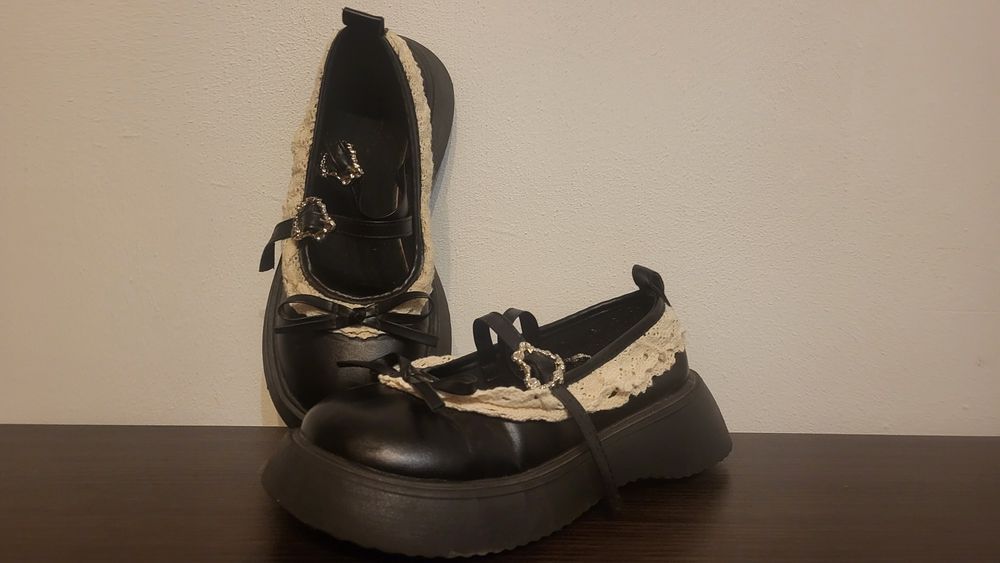 Чёрные туфли в стиле лолита