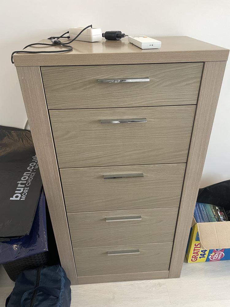Conjunto quarto de cama em beje e inox