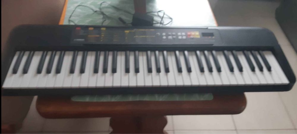 Keybord Yamaha PSR F52
