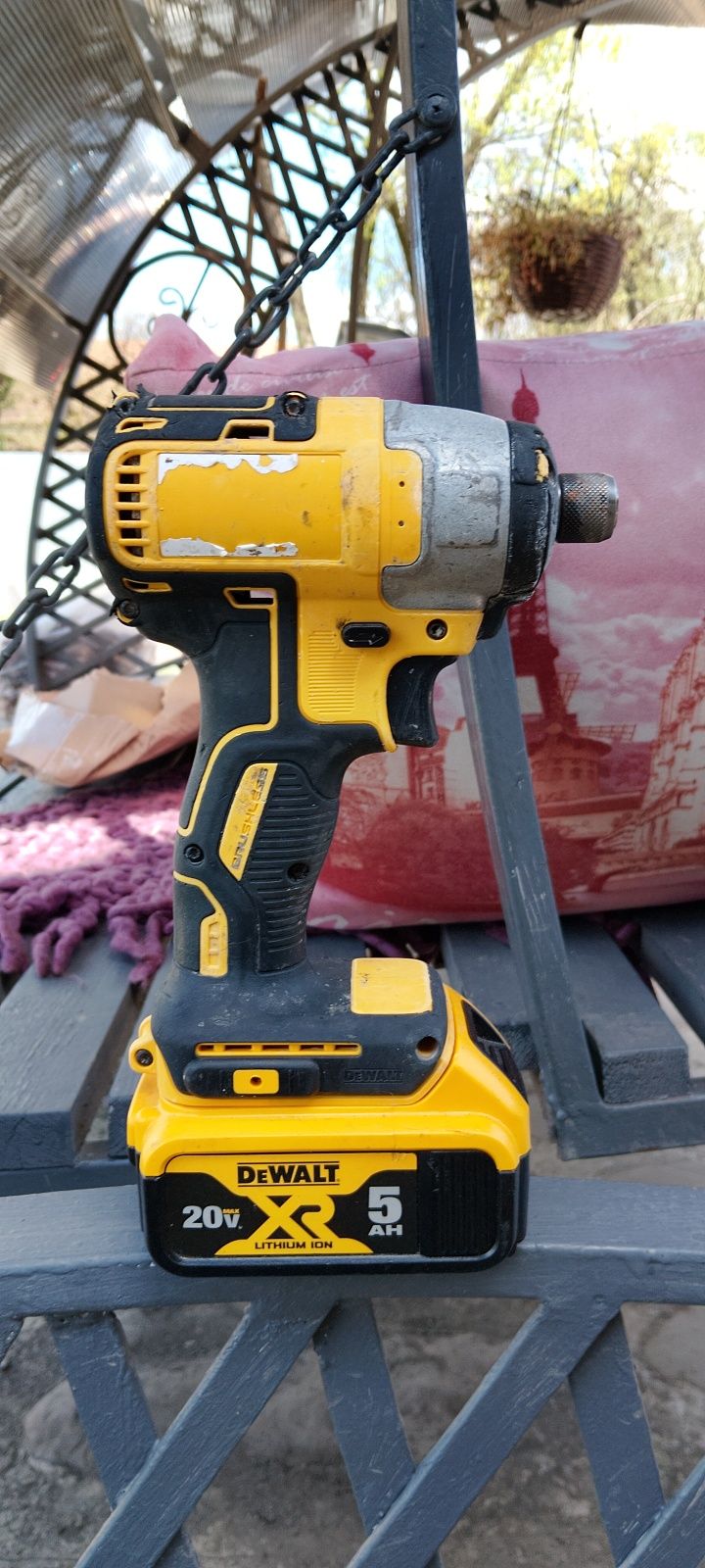 Безщітковий імпакт DeWalt