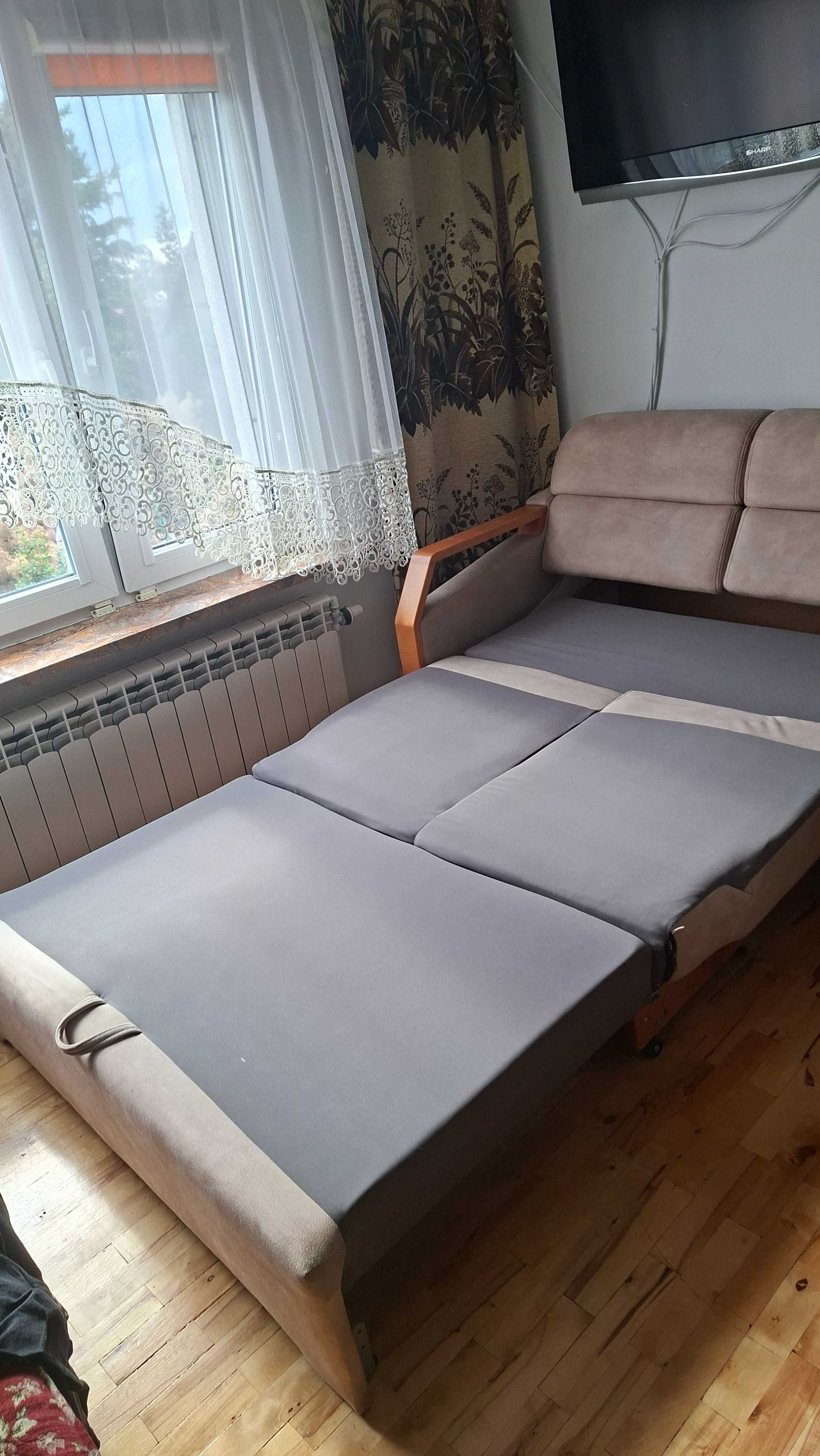 Sofa dwuosobowa rozkładana w stanie idealnym