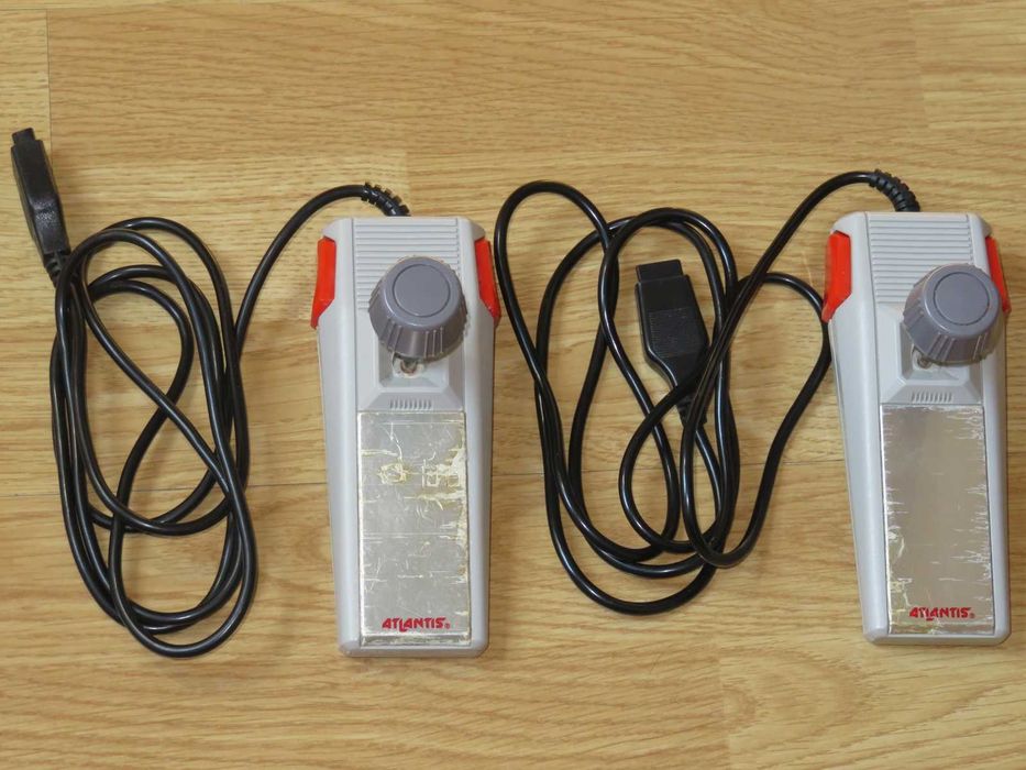 2x Atari = Atari 2600 Jr! com caixa | Atari 2600 sem caixa | Comandos