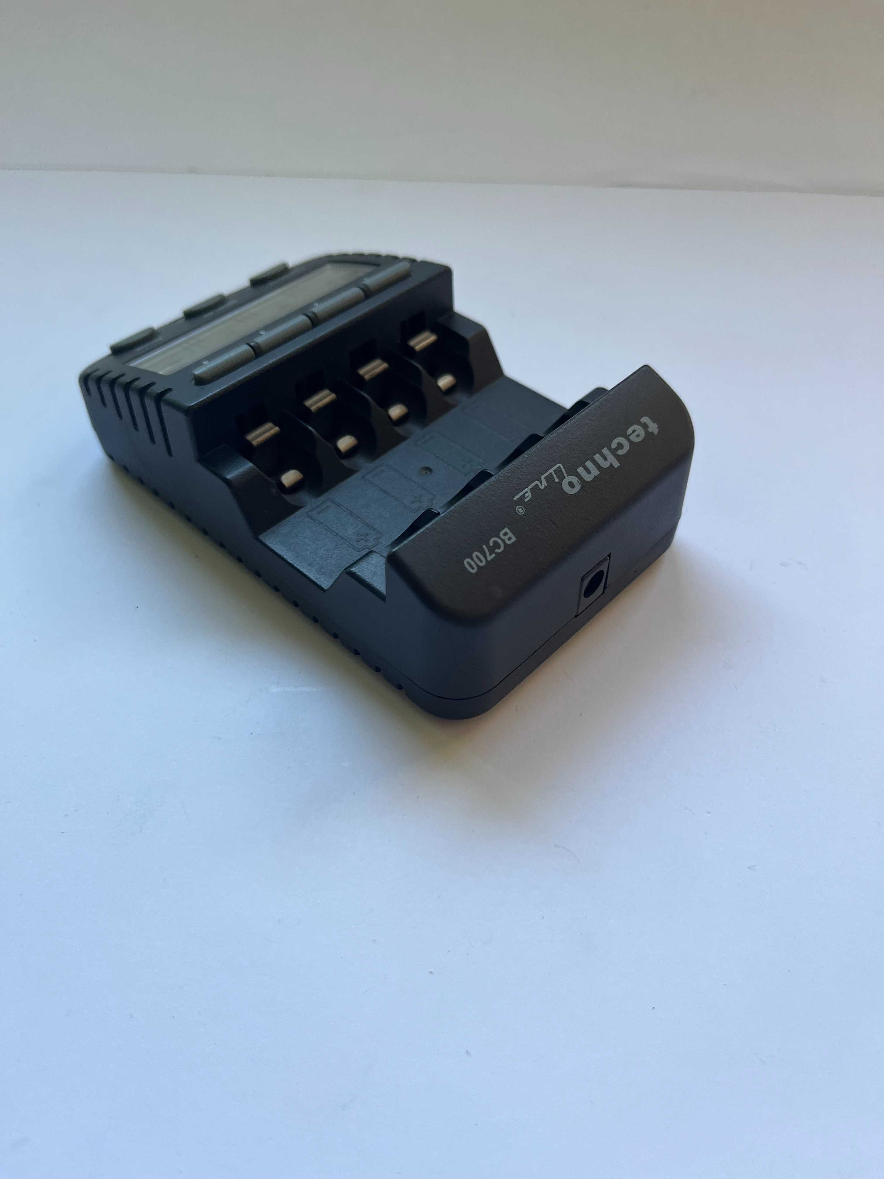 Mikroprocesorowa Ładowarka TECHNOLINE BC-700 model 3 V!