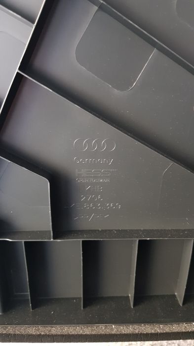 Bagażnik Audi E-Tronik wkład bagażnika