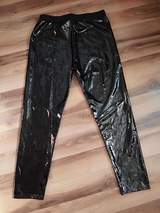 czarne lateksowe legginsy L spodnie skóra lakierowana skinny wysoki st