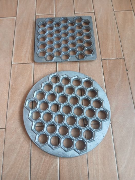 Продам форму для виготовлення льодяників,вареників і пельменниці.