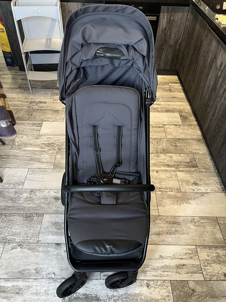 Прогулянкова коляска Carrello nero