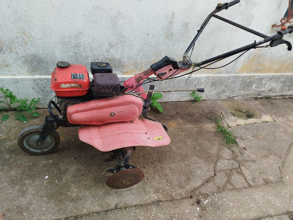 Motoenxada  com freses