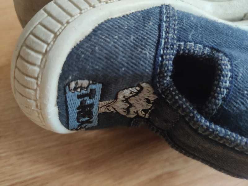 Buty sandały zamknięte 25