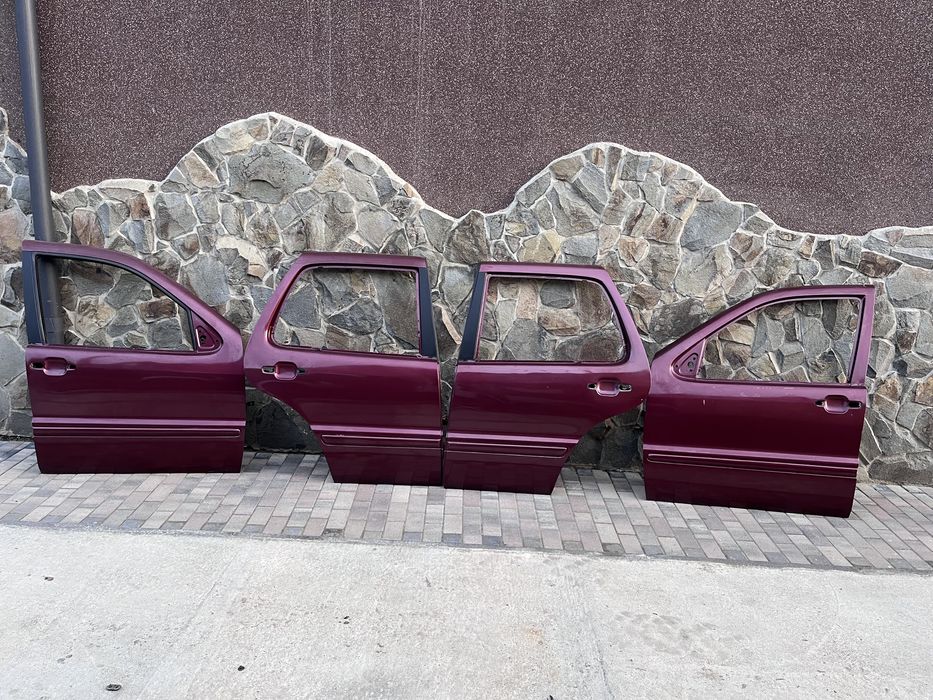 ЛУЧШАЯ ЦЕНА!Двері дверка дверь комплект ML270 W163 Мерседес с розборки