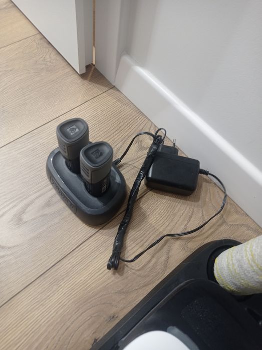 Mop elektryczny Kärcher FC 4-4 + zestaw akumulatorów/ładowarka