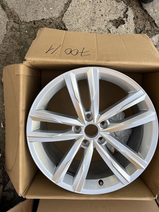 Felga 8,0x18 ET44 VW Passat B8 3G0 jak NOWA