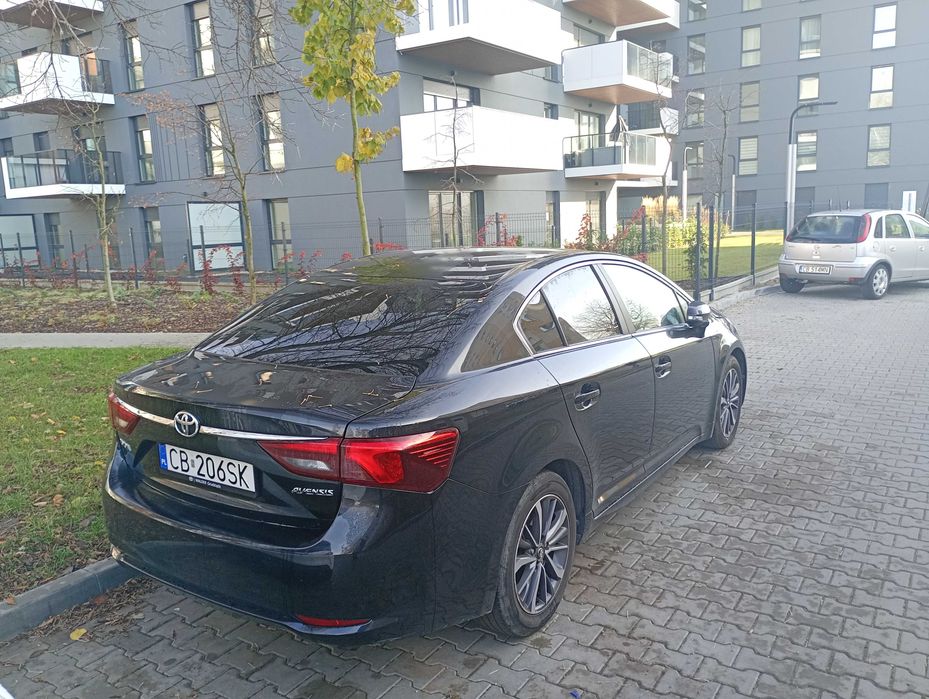 Toyota Avensis salon polska wersja prestige