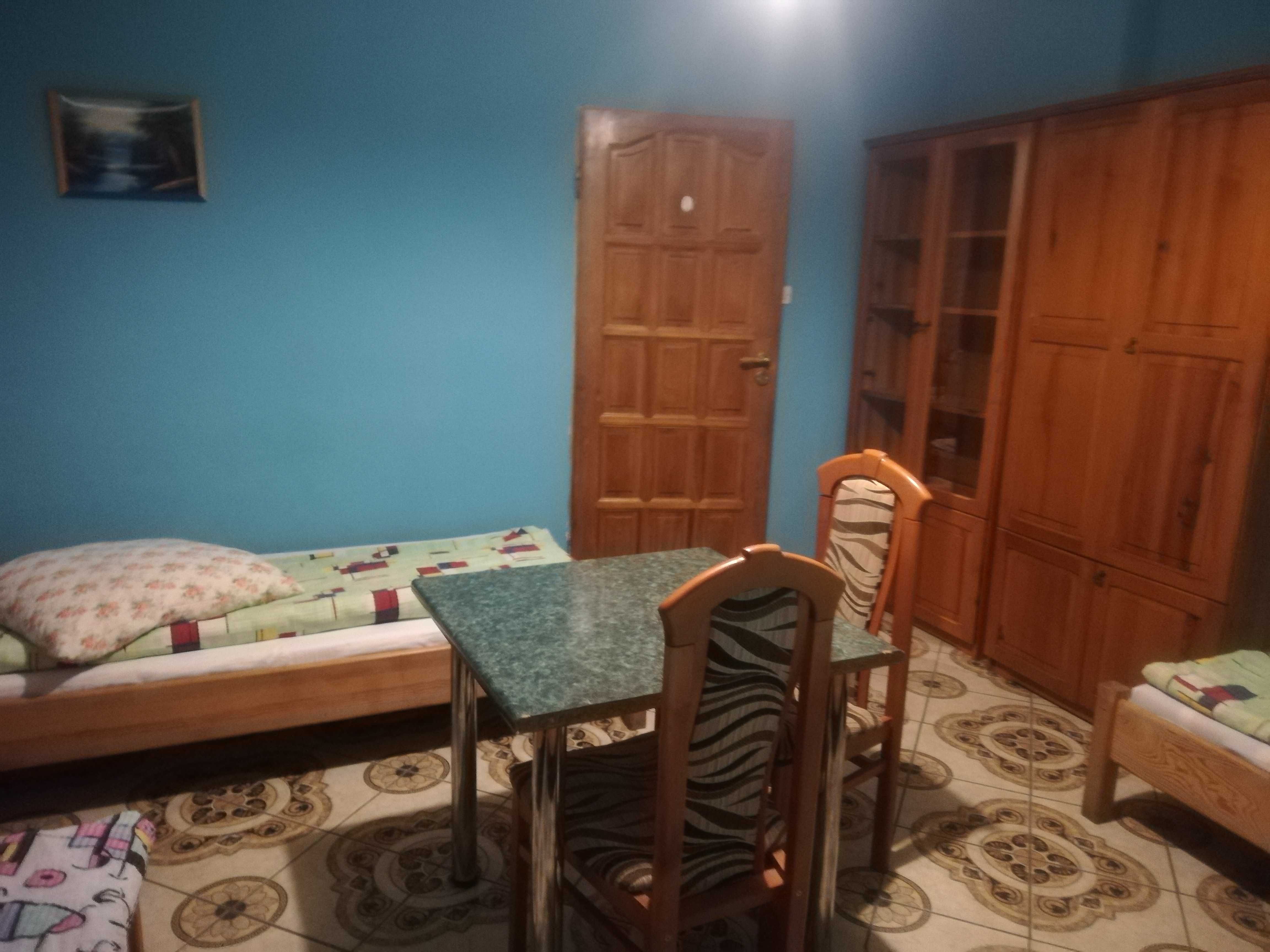 tanie POKOJE z łazięnkami AGROTURYSTYKA Noclegi Hotel lasy jeziora