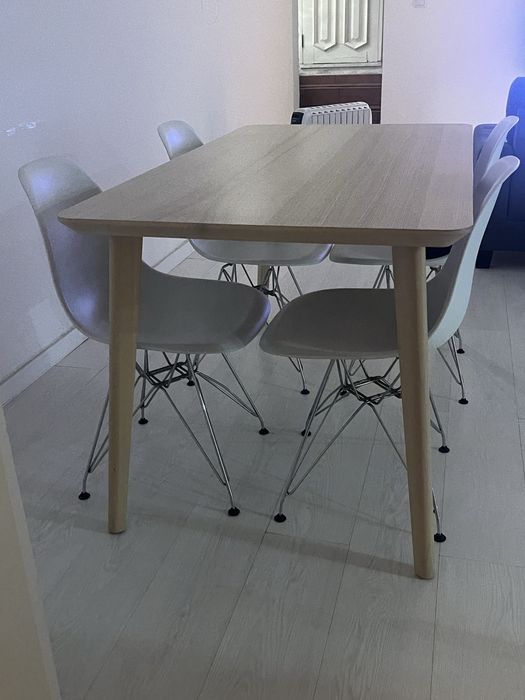 Conjunto Mesa + cadeiras