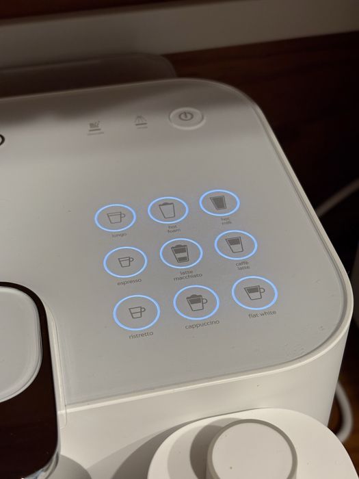 Máquina Nespresso Gran Lattissima (1 mes de uso)