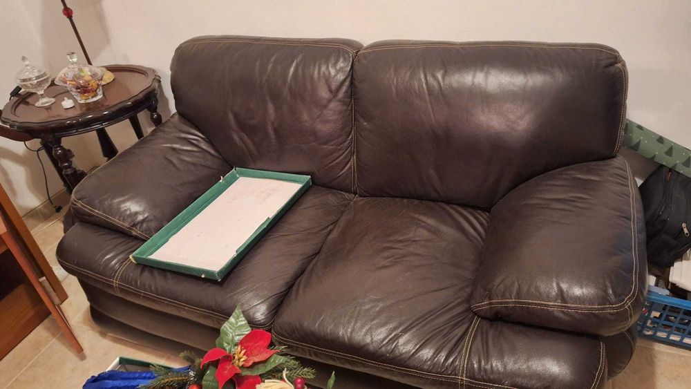 Sofás pele 2 lugares