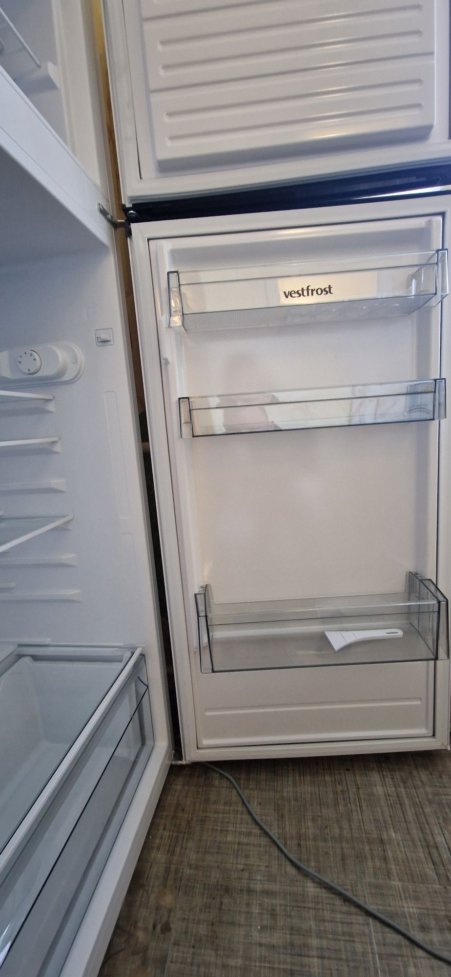 Холодильник двухкамерный Vestfrost