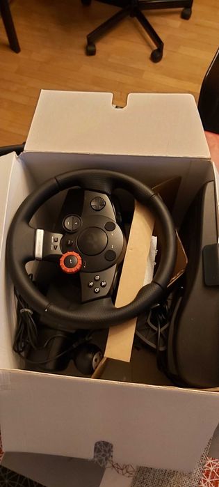 Volante + Pedais Driving Force GT da marca Logitech com caixa original