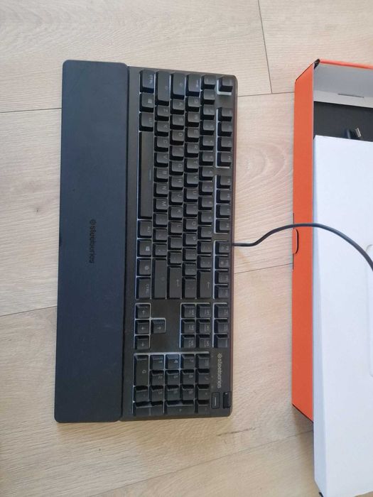 Klawiatura STEELSERIES Apex 3 gamingowa RGB praktycznie NOWA
