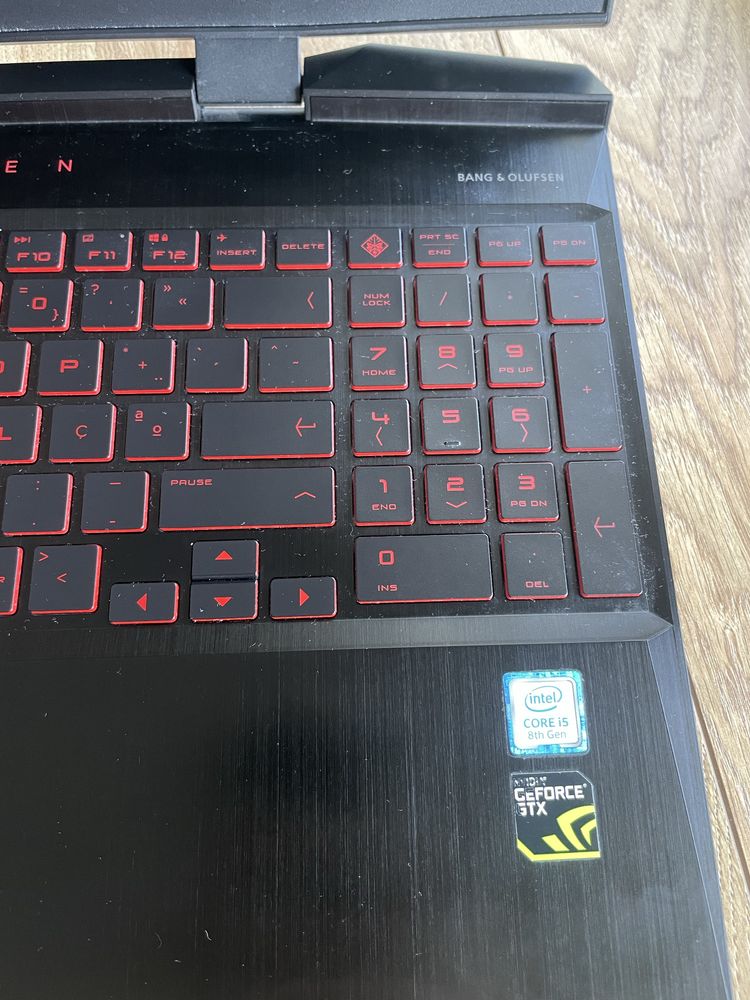 HP OMEN com carregador e Rato de oferta