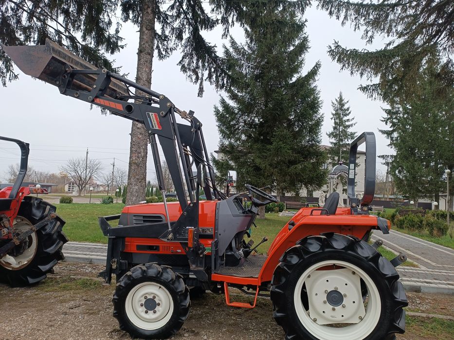 Японський мінітрактор.Трактор Кубота.