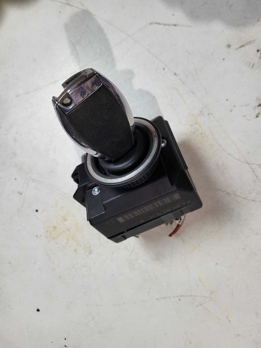 Stacyjka z kluczykiem Mercedes C-klasa W204 W207 GLK oryginał