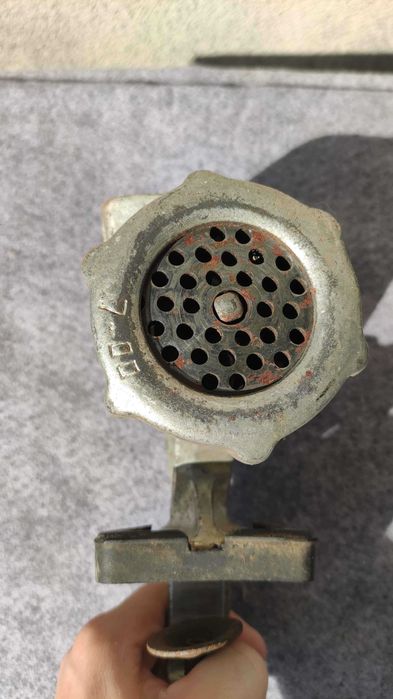 Мясорубка чугунна