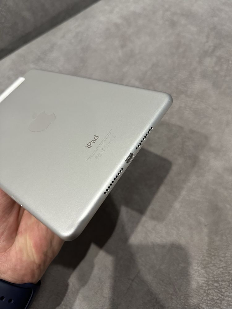 iPad mini 4 16gb Wi-Fi, LTE(4g) Silver (130)