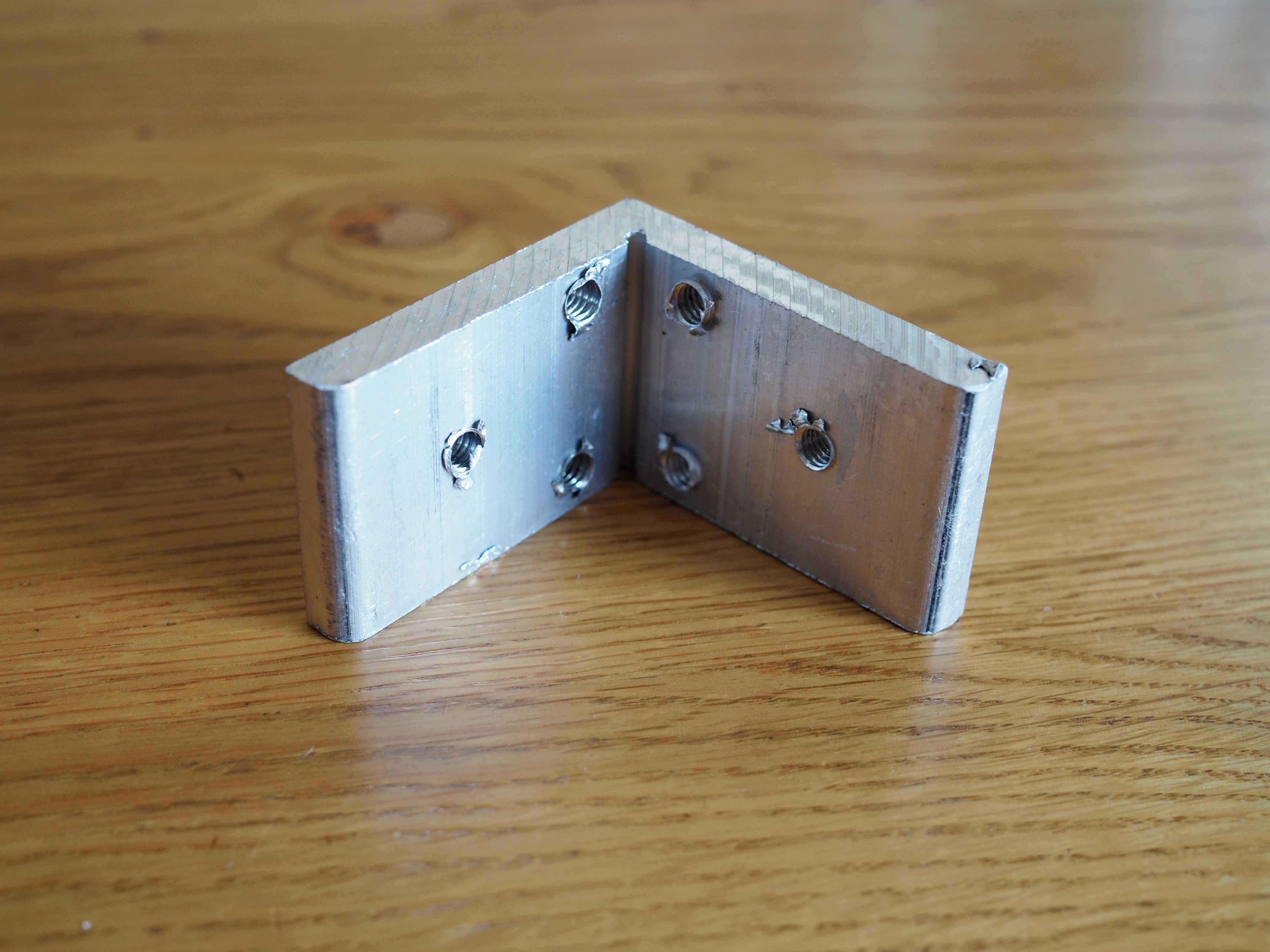 Kątownik montażowy aluminiowy 16 sztuk