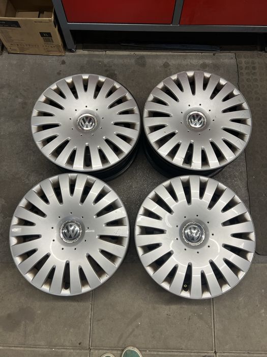 Felgi stalowe z kołpakami 6.5Jx16H2 ET42 5x112 VW Passat B5