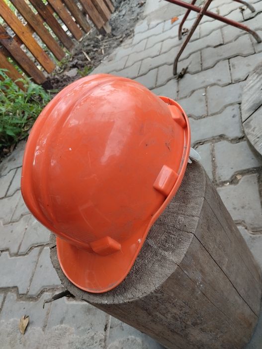 Продам каску будівельну