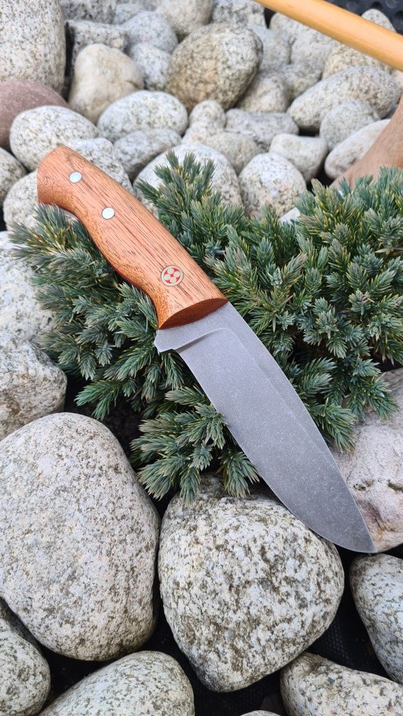 Noż bushcraft knives