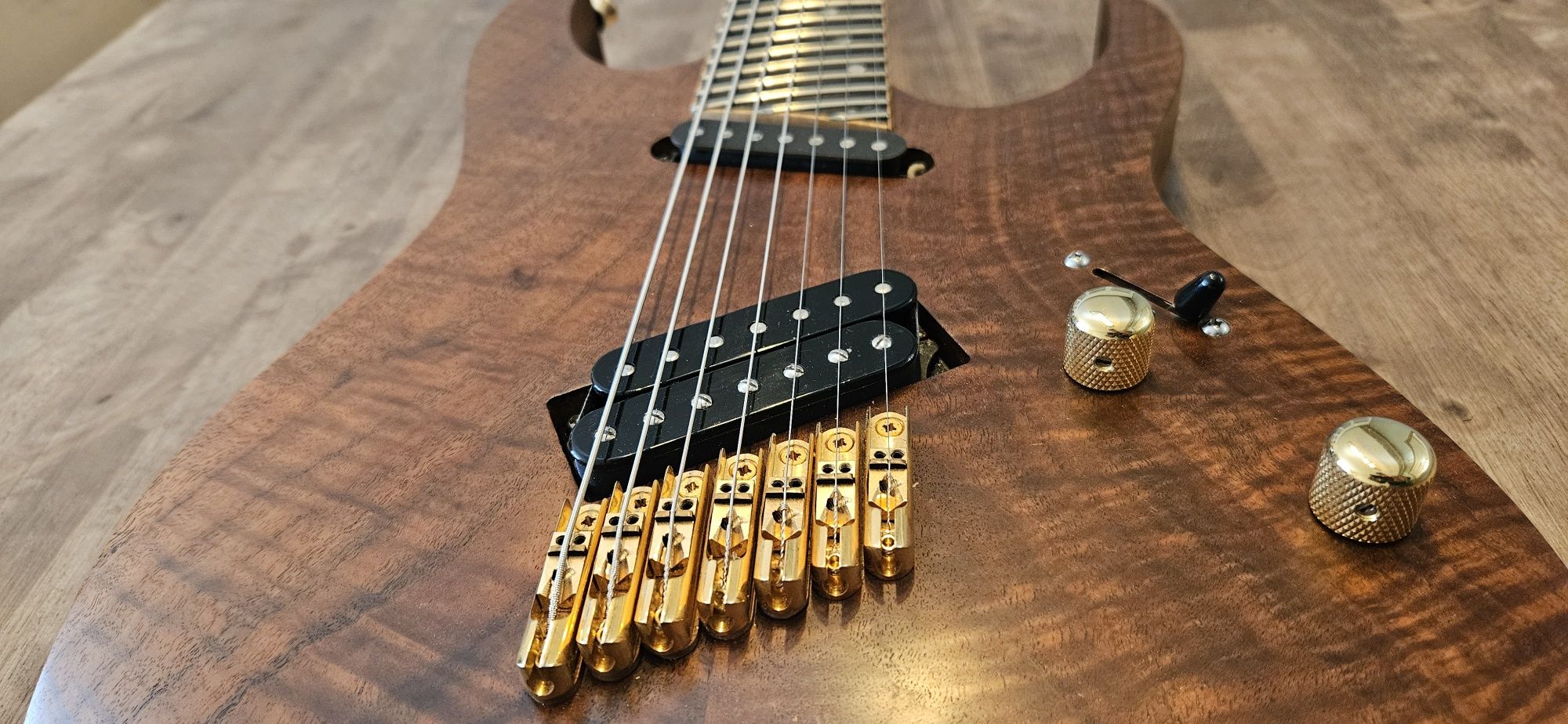 Guitarra 7 cordas Fanned Fret