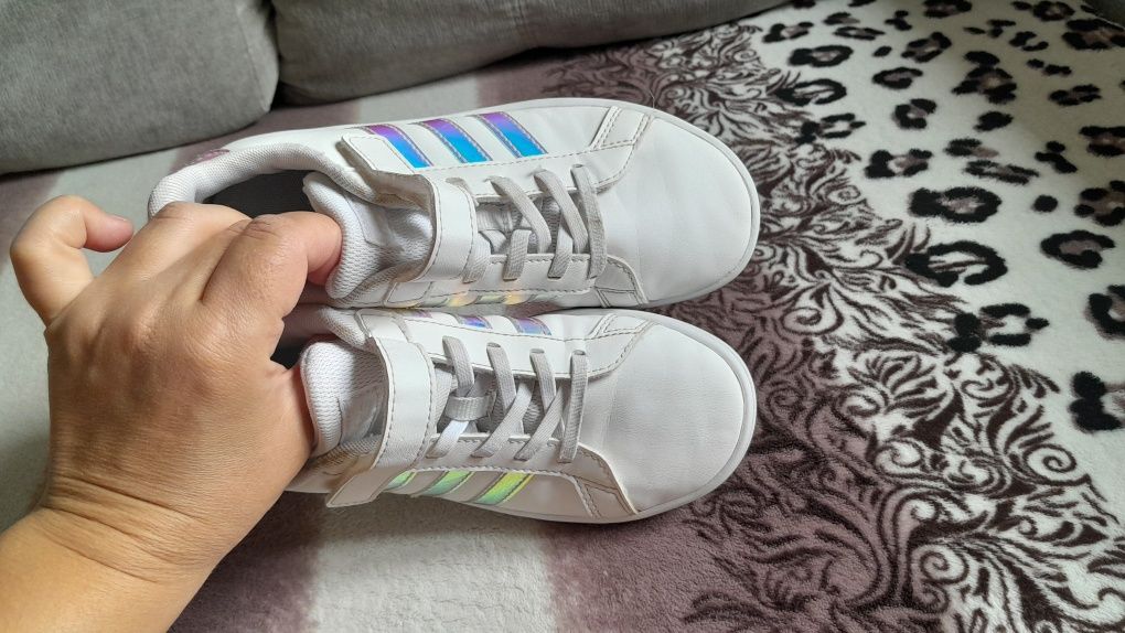 Кеди adidas кросівки