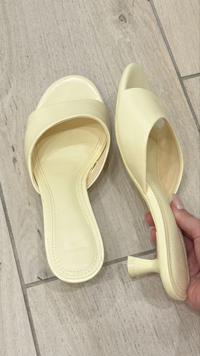 Bershka, мюлі світло-жовті, р.36