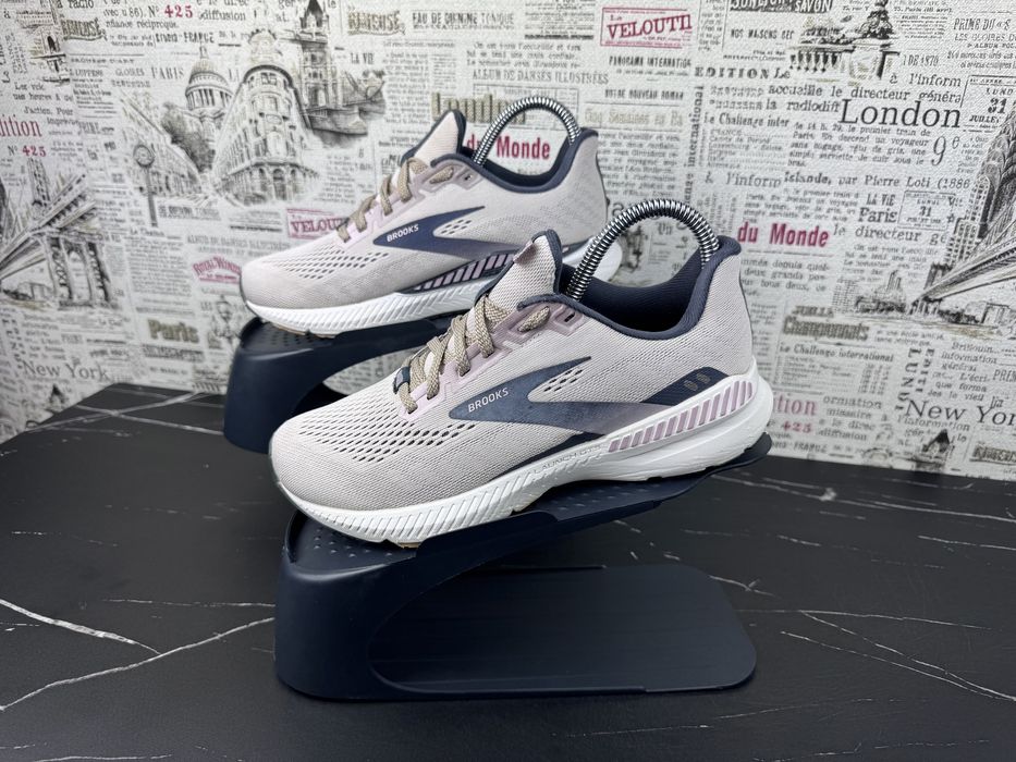 Кросівки Brooks Launch GTS Розмір 38 Взуття