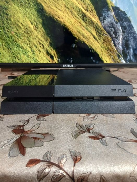 Продам PlayStation4 fat