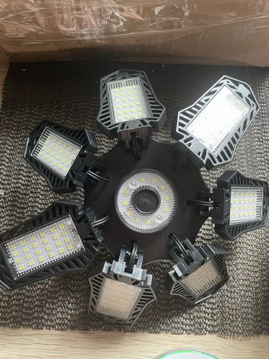 Lampa LED 90 stopni mozliwosc regulacji 7 skrzydeł