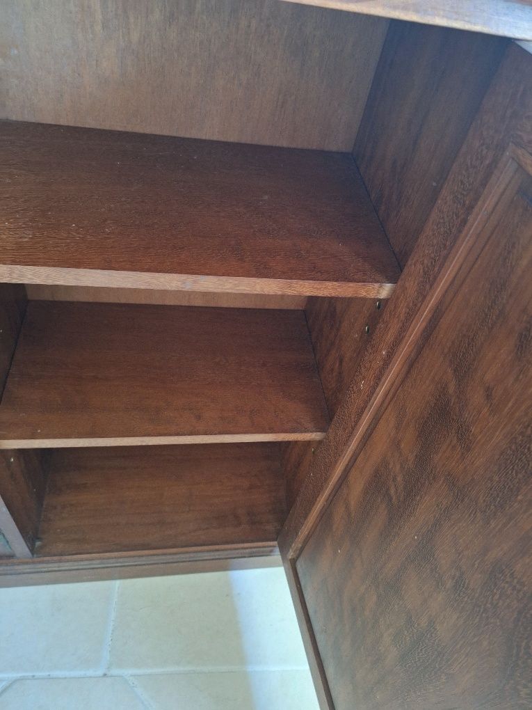Móvel aparador com 3 portas